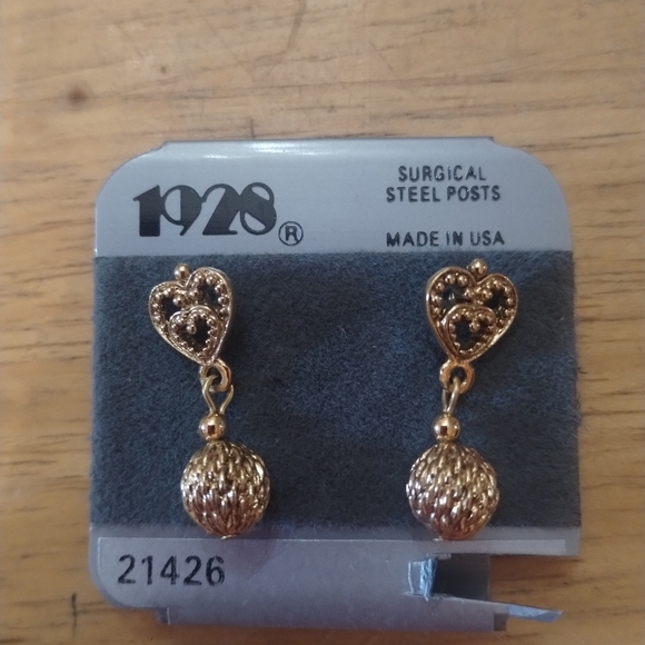 New 1928  Heart Drop Earrings - Picture 2 of 3
